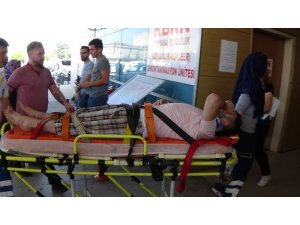 Otomobil ile motosiklet çarpıştı, abi kardeş yaralandı