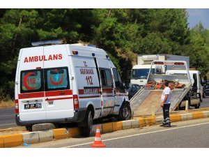 Hasta taşıyan ambulans kaza yaptı
