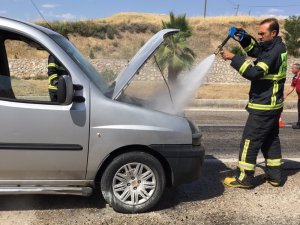 Hafif ticari araçta yangın