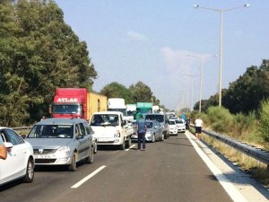 Yüksek gerilim hattı kopunca otoban trafiğe kapandı