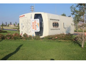 Konya'da servis midibüsü devrildi: 4 yaralı