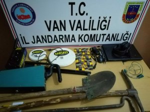 Kaçak kazı yapan 5 kişi yakalandı