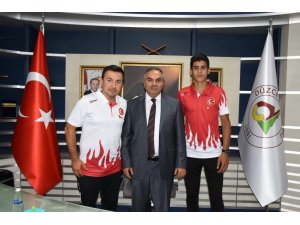 Başkan Ay, rafting şampiyonlarını tebrik etti