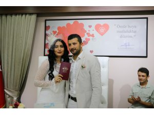 Evlenmek için "08.08.2018"i seçtiler