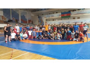 Grekoromen güreşçiler, Dünya Şampiyonası'na Bakü'de hazırlanıyor