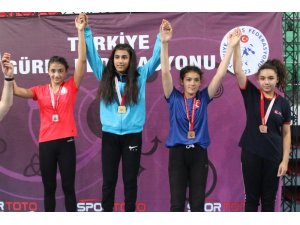Çorlu’lu güreşçi Türkiye üçüncüsü oldu