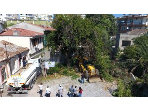 Sit alanı içinde tehdit oluşturan metruk binaların yıkımına başlandı