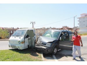 Manavgat’ta kontrolsüz kavşakta kaza: 1 yaralı