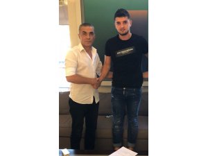 Karabükspor, Efe Özarslan ile 2 yıllık sözleşme imzaladı