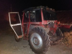 Yangında traktör ile ağaç kesme makinesi zarar gördü