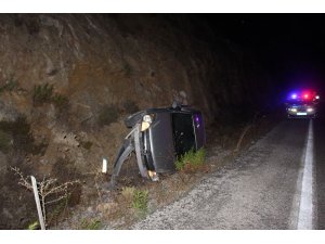 Kuşadası’nda virajı alamayan tatilciler kanala yuvarlandı; 1 yaralı