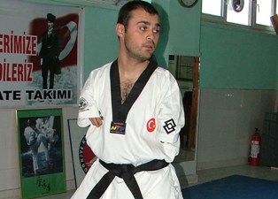 Kısa kollarıyla şampiyonluk yolunda