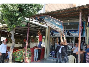 Adana’da Arapça tabela, poster ve afişler kaldırıldı