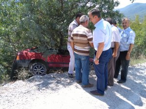 Virajı alamayan otomobil kaza yaptı: 2 yaralı