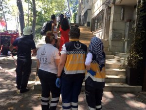 Beşiktaş’ta çıkan yangında oğlu içeride mahsur kalan anne sinir krizi geçirdi
