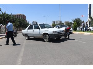 Otomobille motosiklet çarpıştı: 1 yaralı