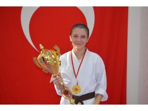 Anna Çelik: “Türk milli takımında yarıştığım için ve ülkemi temsil ettiğim için gurur duyuyorum”