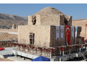 Tarihi Artuklu Hamamı yeni yerine indirildi