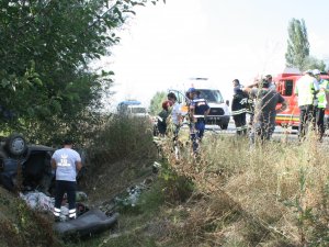 Afyonkarahisar’da otomobil şarampole devrildi: 2 ölü, 3 yaralı