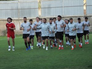Elazığspor 17 futbolcuyla  Adana’ya gitti