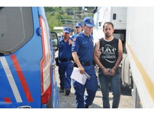 Kiralık araçla kaza yaptı, yakalandı