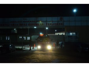 Kandıra cezaevinde mahkumlar gardiyanı rehin aldı