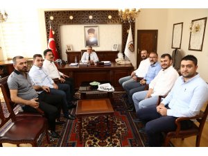Aksarayspor kulübü yöneticileri Vali Pekmez'i ziyaret etti