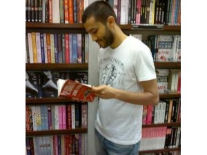 Evin teras katında kalan genç, banyoda ailesi tarafından boğazı kesilmiş olarak bulundu