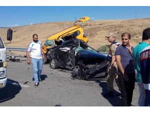 Elazığ'da taksiyle otomobil çarpıştı: 3 ölü, 1 yaralı