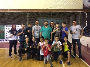 Zafer Kupasından madalyalarla döndüler