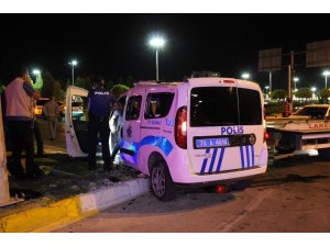 Karaman’da cipin polis aracına çarpması sonucu 2’si polis 3 kişi yaralandı