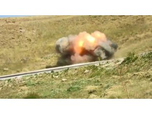Gürpınar kırsalında yola tuzaklanmış el yapımı patlayıcı imha edildi