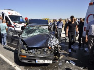 Otomobil ile hafif ticari araç çarpıştı: 3 yaralı