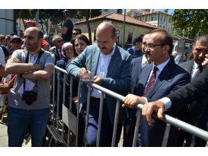 Bakan Soylu, vatandaşların taleplerini bizzat not adlı