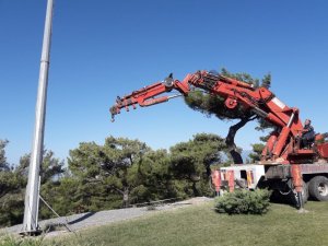 Poyraz dev bayrak direğini yan yatırdı