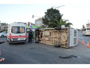 Mevsimlik tarım işçilerini taşıyan minibüs devrildi: 1’i çocuk 22 yaralı