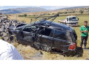 Bingöl’de otomobil şarampole yuvarlandı :4 yaralı