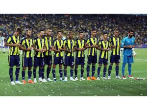 Fenerbahçeli futbolcular ceket ilikledi