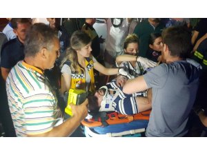 Kaldırıma çıkan otomobil takla attı: 2 yaralı