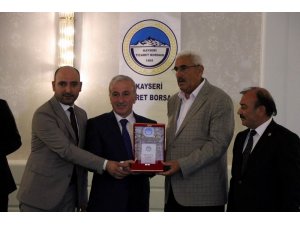 Vali Kamçı, "Ülkemiz büyük ihanetlerden ve zor günlerden geçiyor"