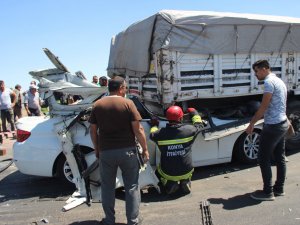 Konya'da lüks otomobil tıra ok gibi saplandı: 2 ölü, 2 ağır yaralı