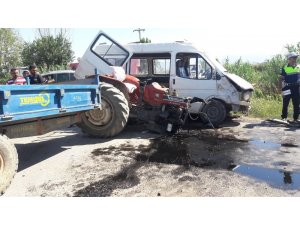 Tarım işçileri kaza yaptı: 12 yaralı