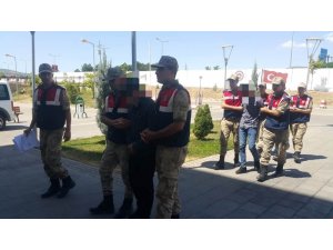 Yaşlı adamın evini soyan hırsızlar tutuklandı