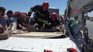 Otomobil Tır'a Arkadan Çarptı 2 Ölü 2 Ağır Yaralı