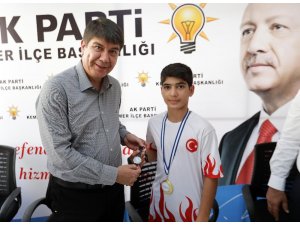 Türel’den başarılı sporcuya hediye