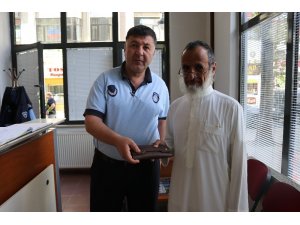 Kayıp cüzdanın sahibine elçilikten ulaştılar