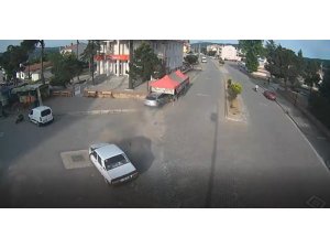 Otomobil karpuz tezgahına daldı