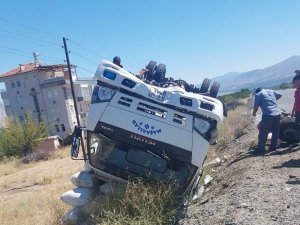 Saman yüklü kamyon devrildi: 1 yaralı
