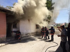 Elazığ’da ev yangını