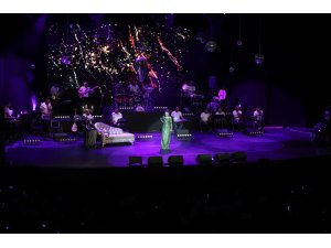 Yıldız Tilbe Harbiye'de konser verdi
